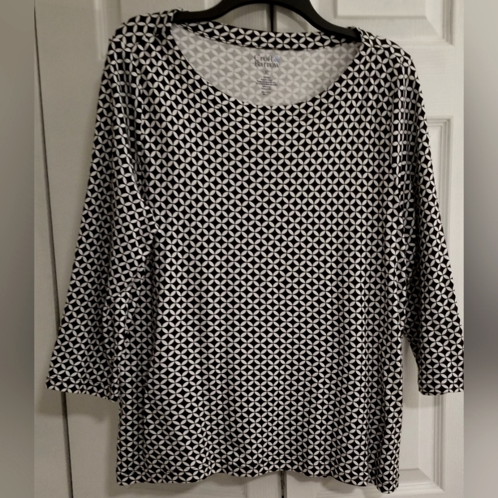 🌴 2/$20 - CROFT & BARROW 3/4 SLEEVE BLACK & WHITE GEOMETRIC PRINT TOP - XL